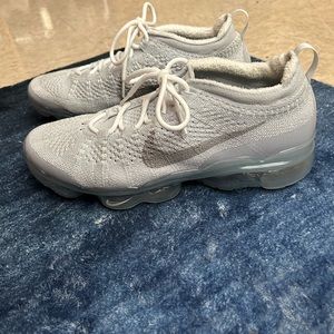 Nike vapormax size 10.